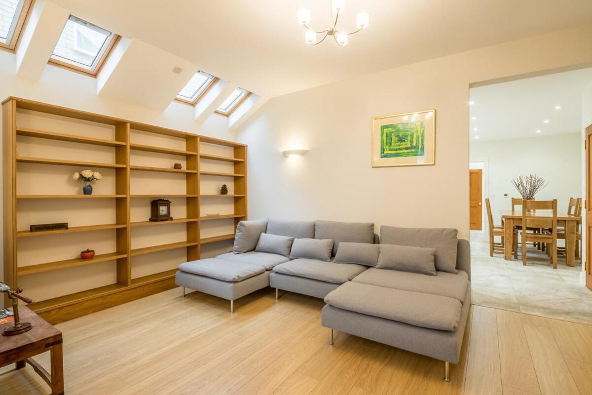 Large 4 Bedroom Home With Garden And Free Parking CBG Dış mekan fotoğraf